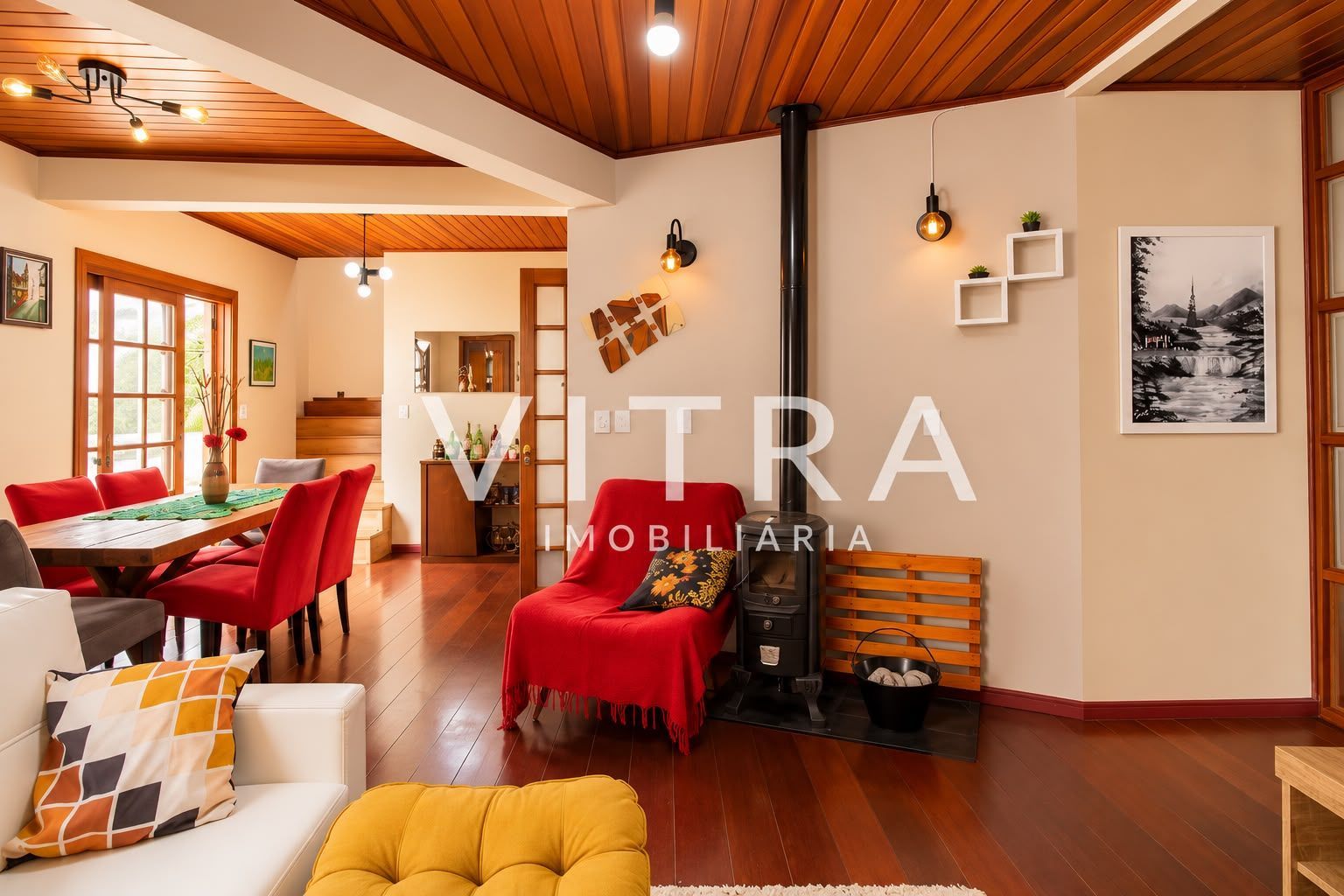 Casa semimobiliada com 3 dormitórios, suíte e espaço gourmet em Santa Tereza – Porto Alegre