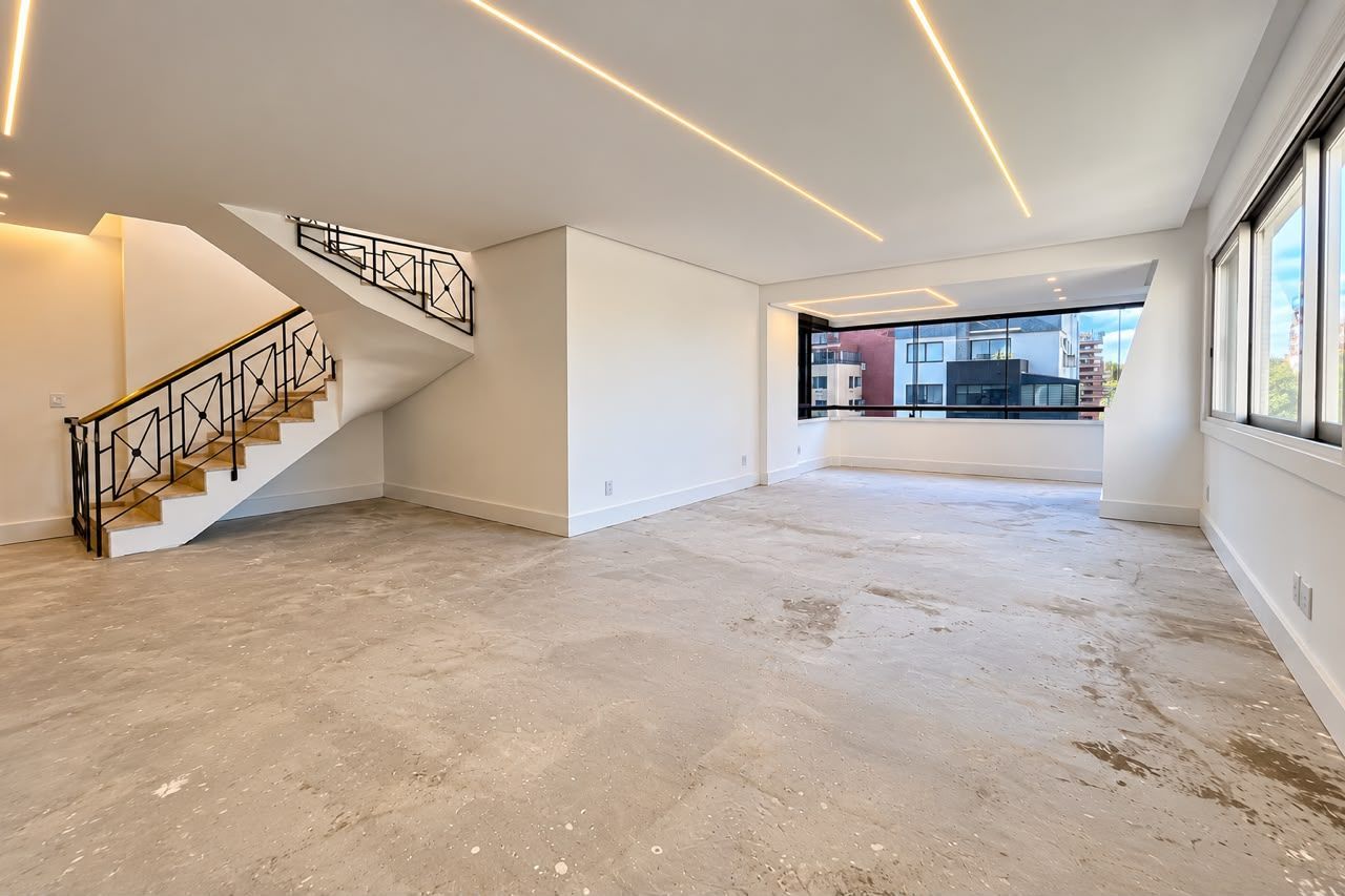 Cobertura Duplex Recém-Reformada com 318 m², Terraço Amplo e 3 Vagas Individuais