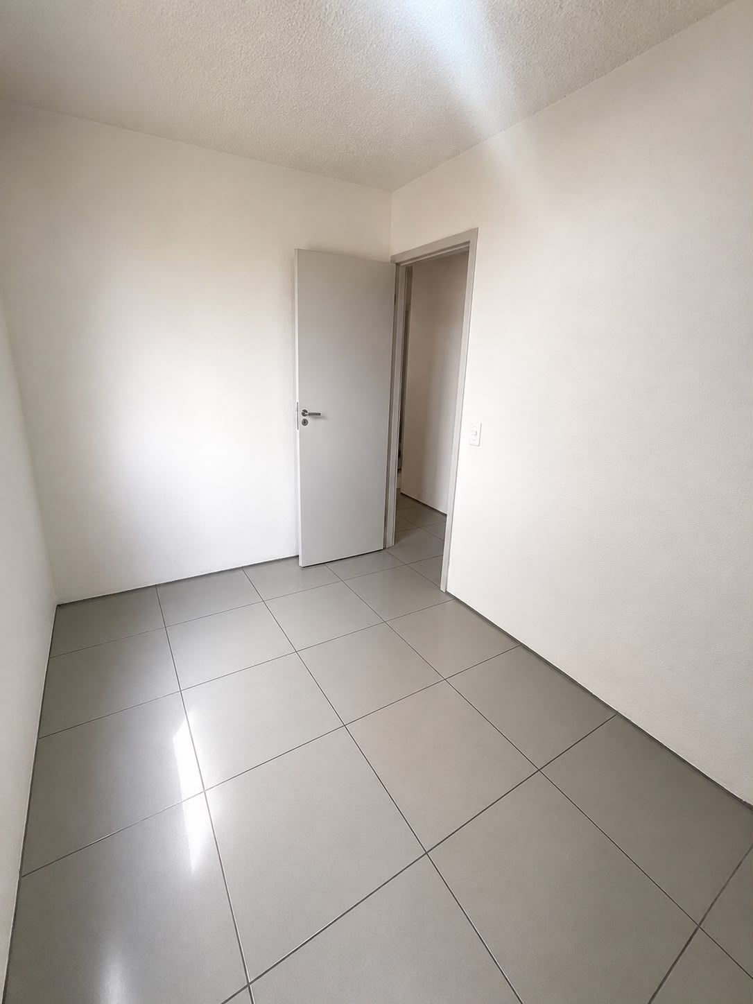 Apartamento de 2 com 1 vaga de garagem semi mobiliado, Santa Tereza