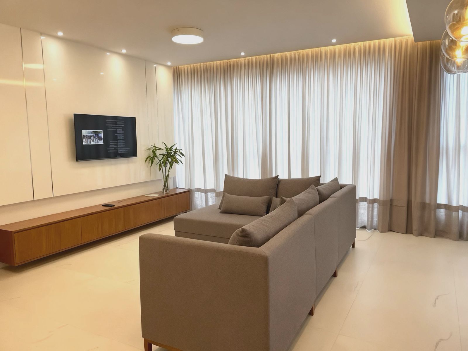 LUXO NA QUADRA DO MAR EM MEIA PRAIA ITAPEMA: 127m² MOBILIADO COM 3 SUÍTES E 3 VAGAS