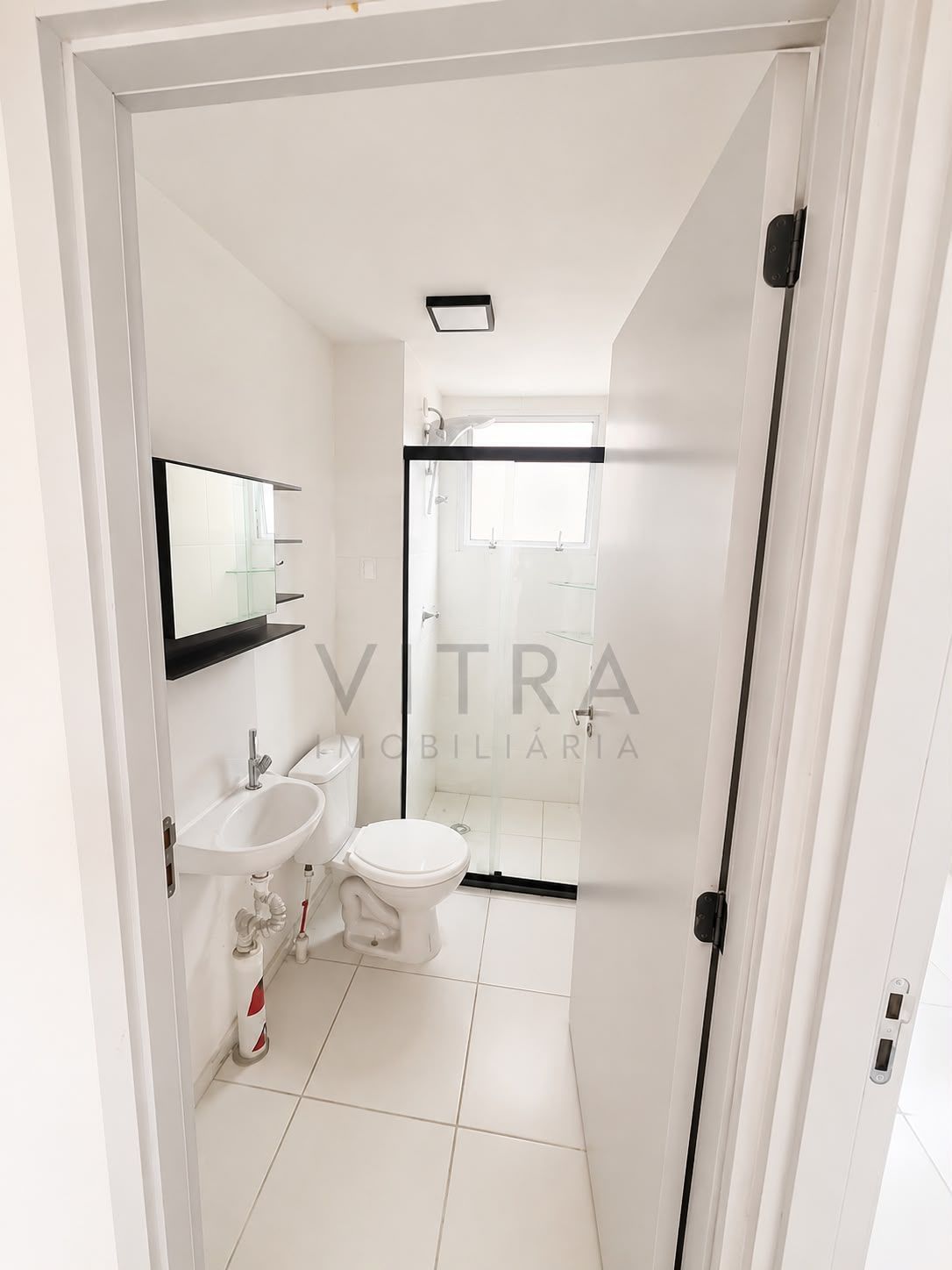 Apartamento de 2 com 1 vaga de garagem semi mobiliado, Santa Tereza