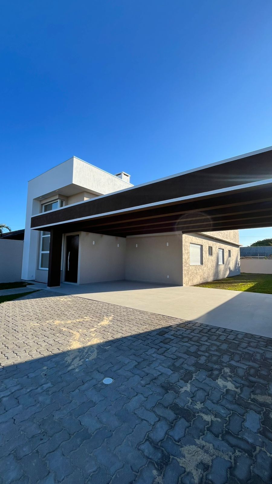 Casa de 3 Quartos de alto padrão, com excelente acabamento, perfeita para quem busca conforto, estilo e funcionalidade.