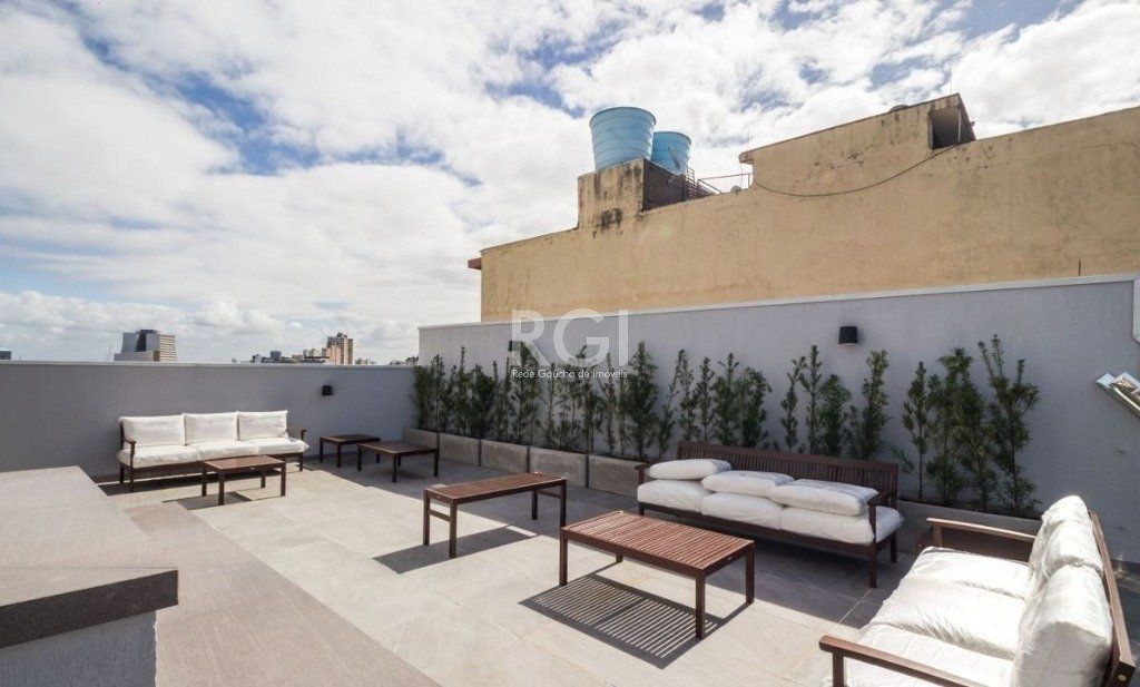 Apartamento à venda com 43m², 2 quartos, 1 vaga no bairro Centro Histórico em Porto Alegre
