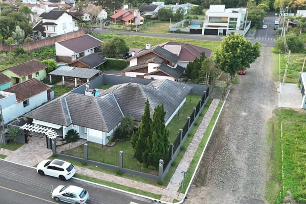 Casa, 3 quartos, 295 m² - Foto 1