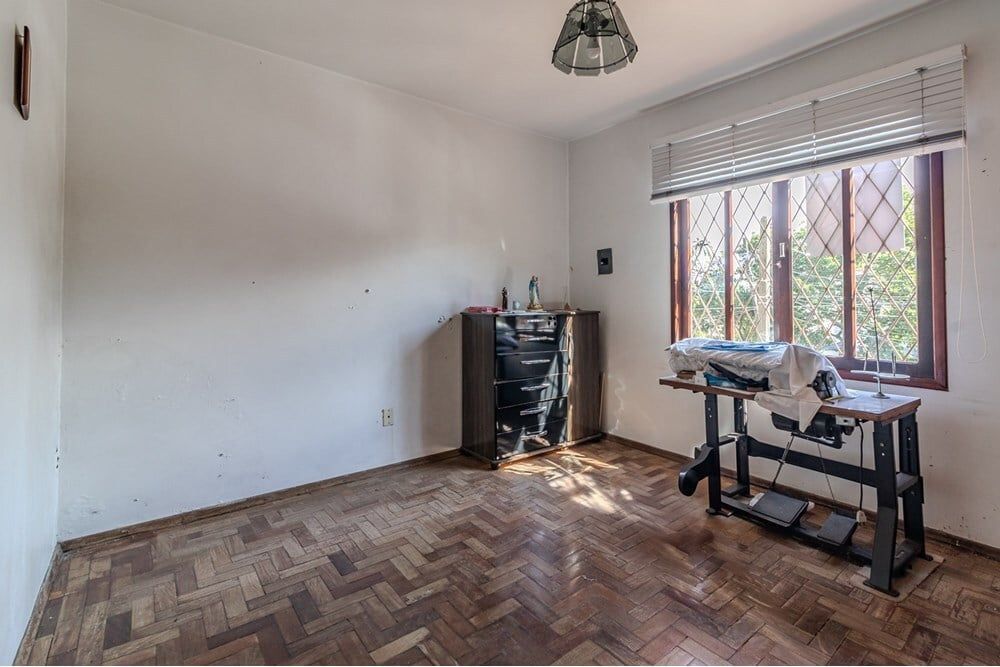 Casa à venda com 6 quartos, 209m² - Foto 11