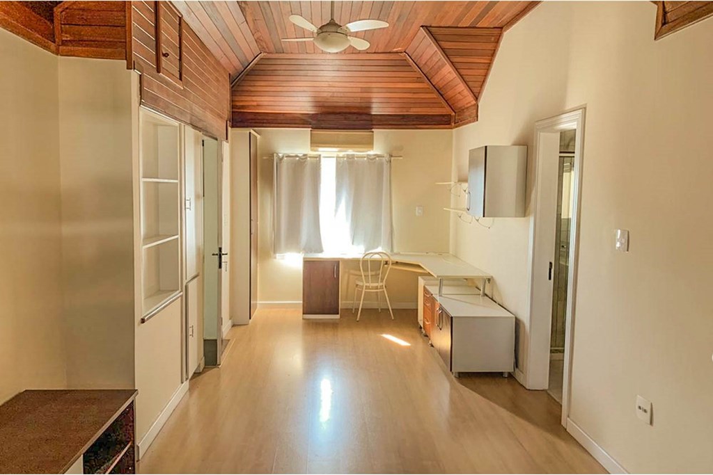 Casa de Condomínio à venda com 3 quartos, 213m² - Foto 2