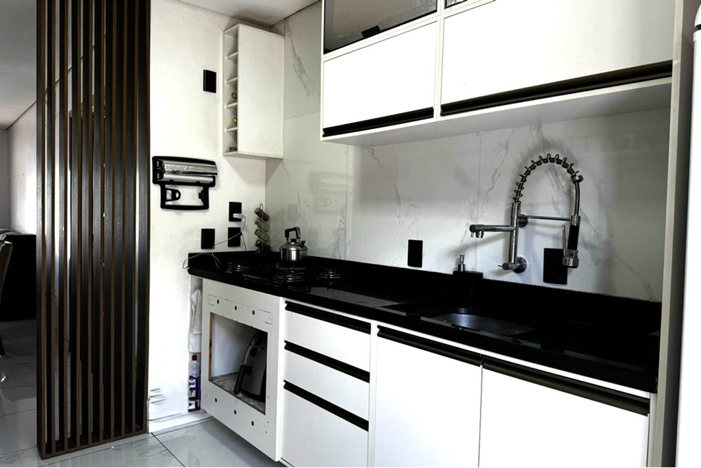 Casa à venda com 2 quartos, 75m² - Foto 2