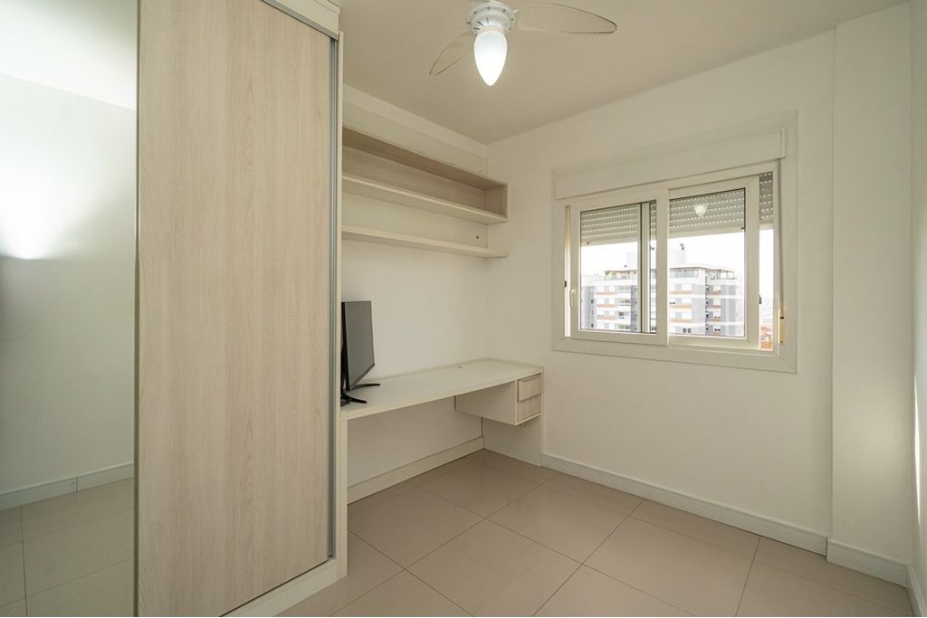 Apartamento à venda com 2 quartos, 67m² - Foto 2