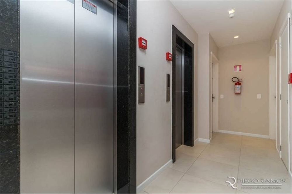 Apartamento à venda com 3 quartos, 76m² - Foto 2