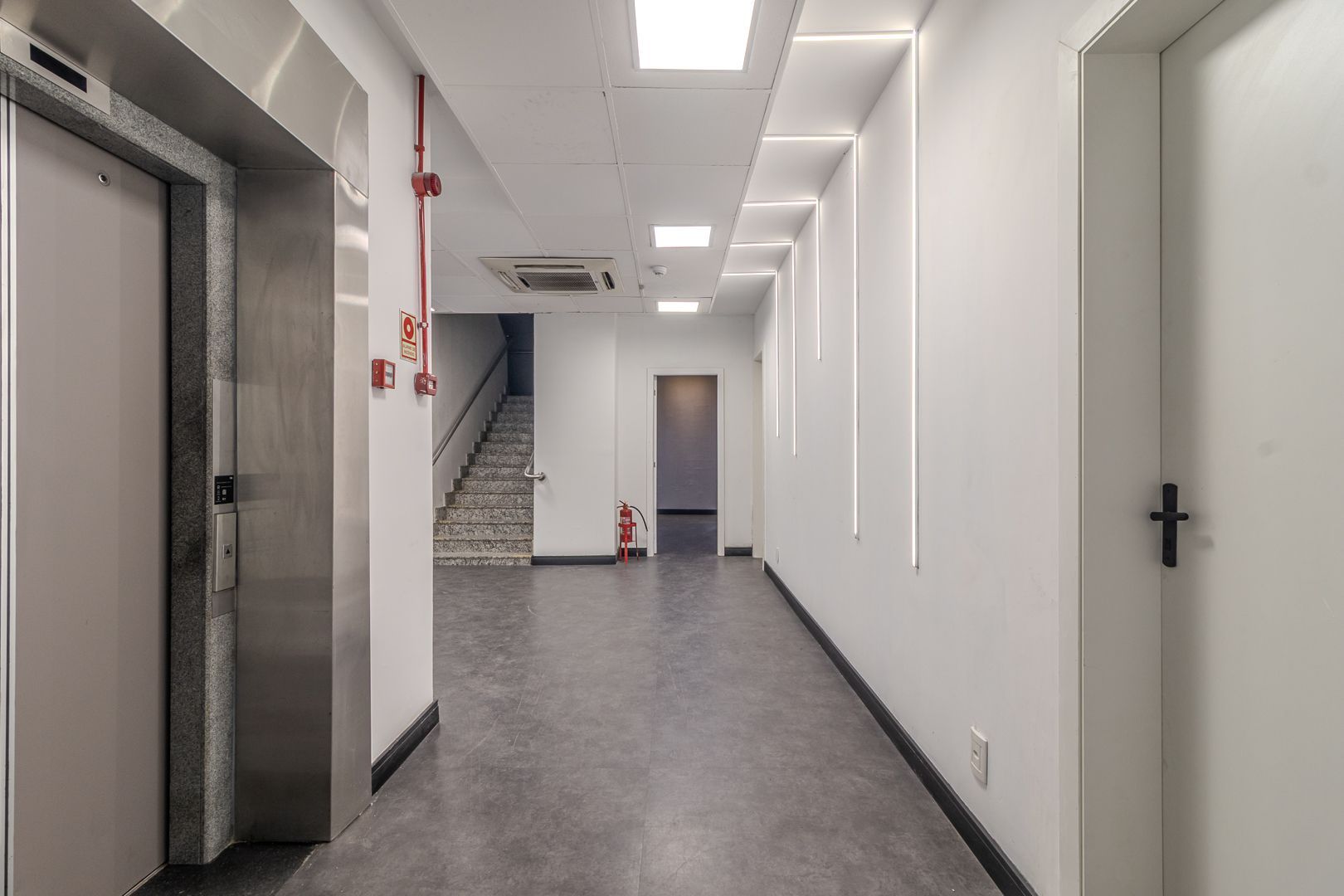 Prédio Inteiro para alugar com 4 quartos, 3451m² - Foto 8