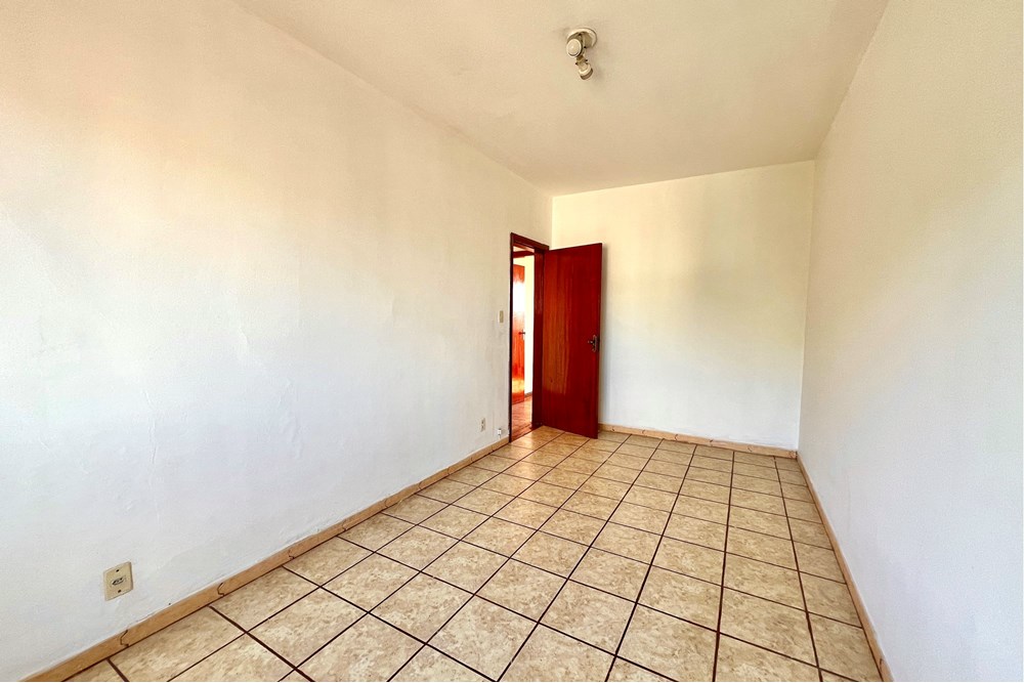 Apartamento à venda com 2 quartos, 78m² - Foto 2
