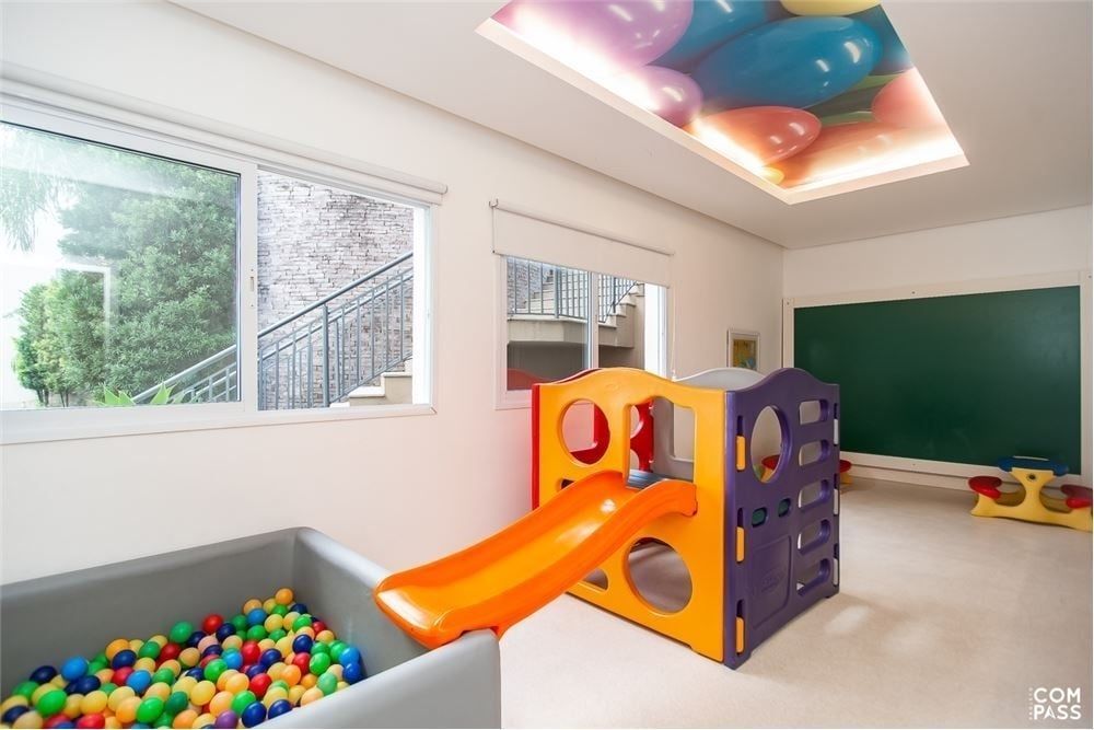 Casa de Condomínio à venda com 3 quartos, 228m² - Foto 4