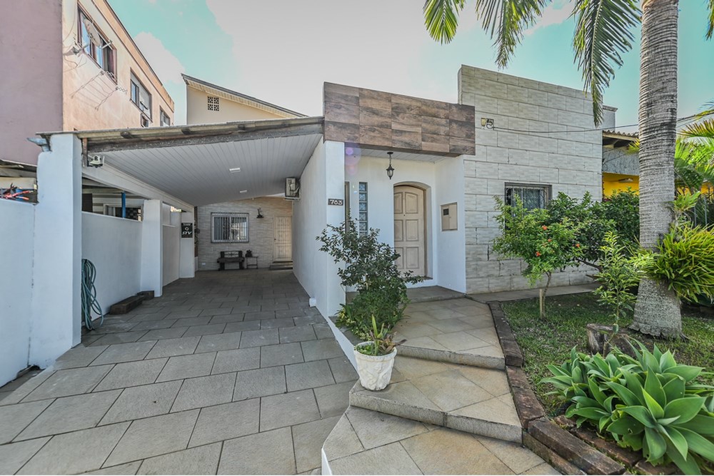 Casa, 4 quartos, 251 m² - Foto 1