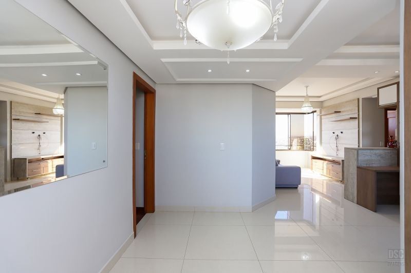 Apartamento à venda com 4 quartos, 236m² - Foto 2