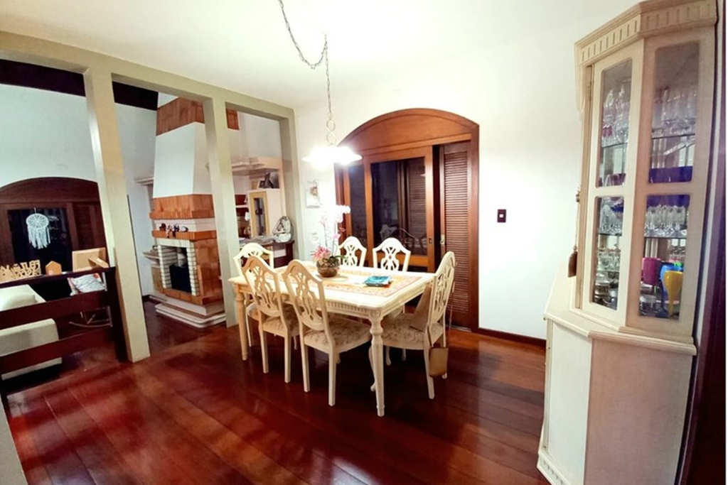 Casa à venda com 4 quartos, 321m² - Foto 3