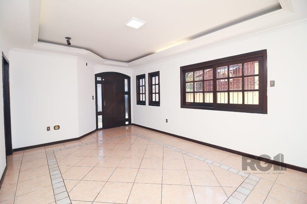 Casa à venda com 4 quartos, 248m² - Foto 1