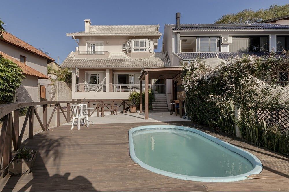 Casa à venda com 3 quartos, 303m² - Foto 1
