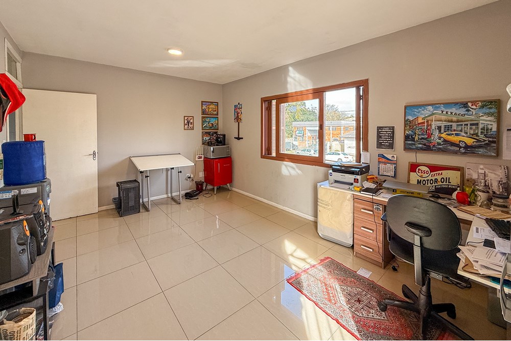 Casa à venda com 6 quartos, 285m² - Foto 27
