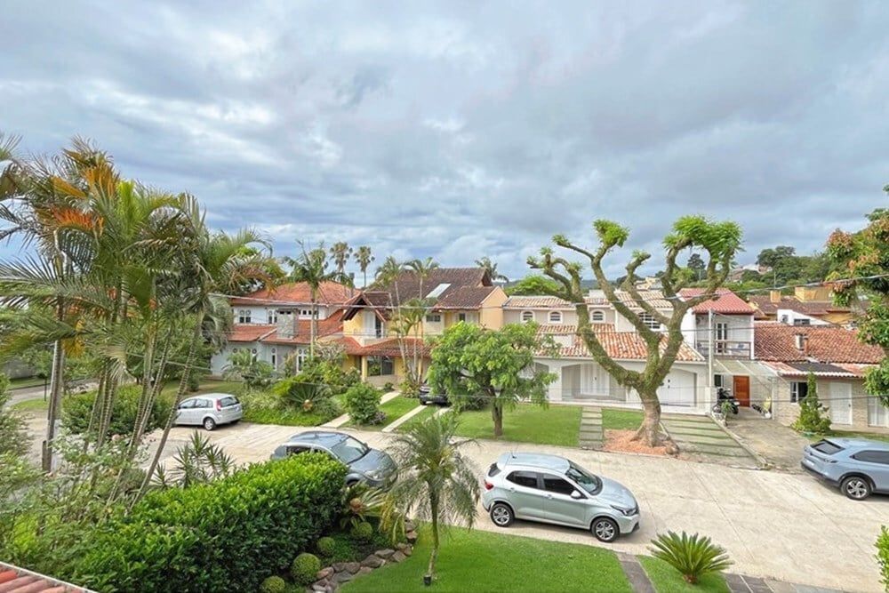 Casa de Condomínio à venda com 5 quartos, 301m² - Foto 4