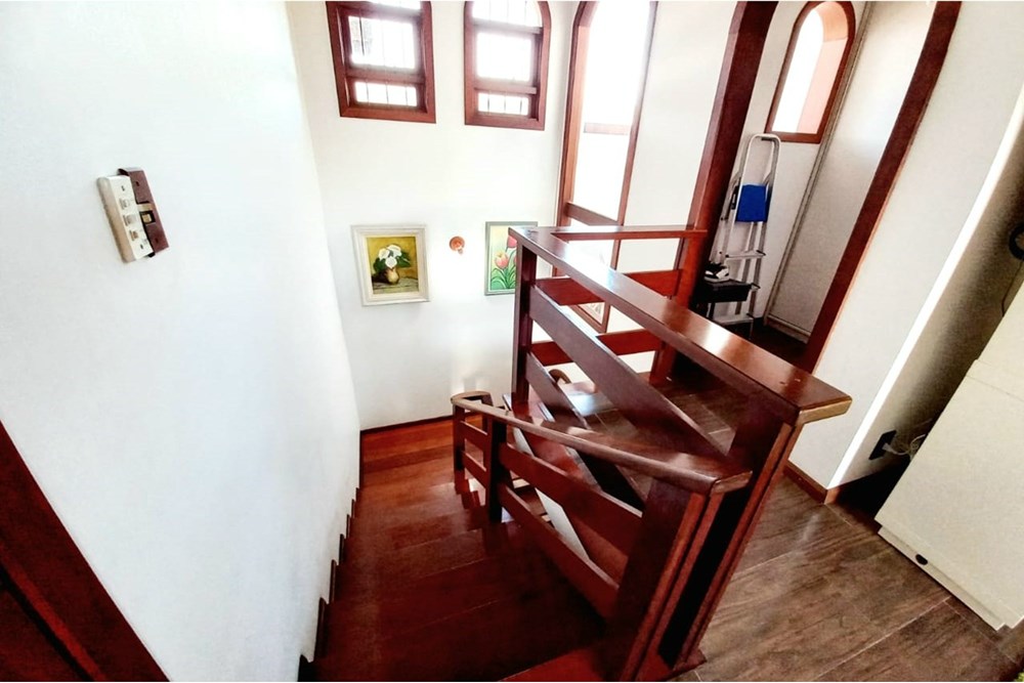 Casa à venda com 4 quartos, 321m² - Foto 11