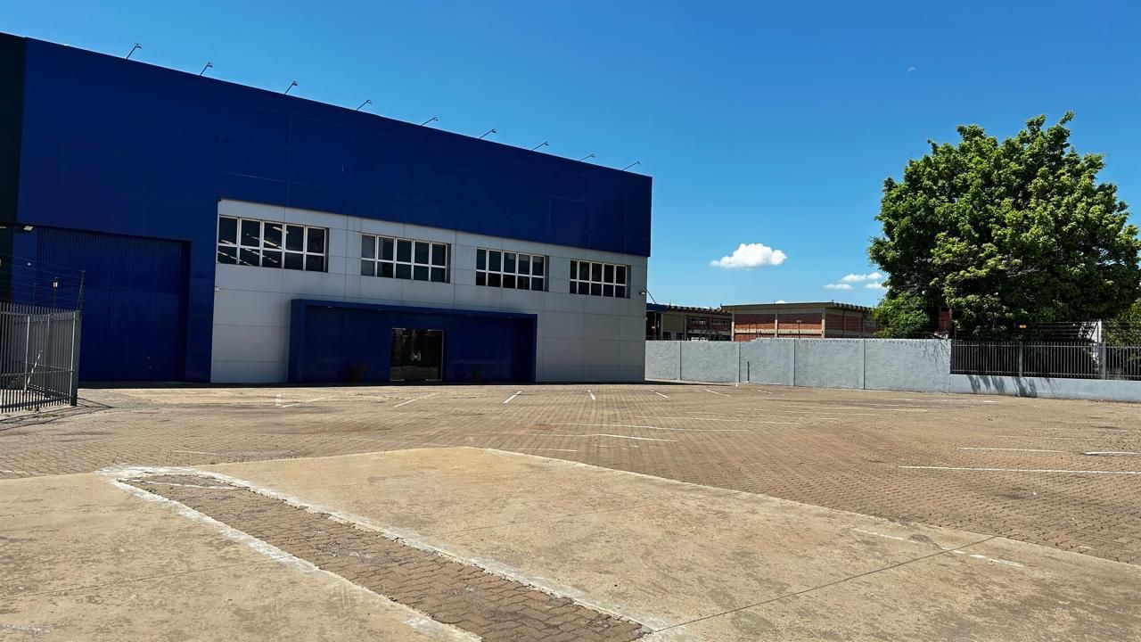 Depósito-Galpão-Armazém para alugar com 2 quartos, 4493m² - Foto 1
