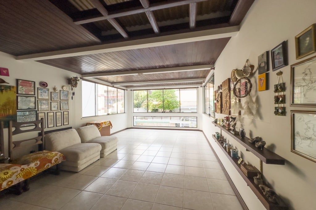 Casa à venda com 3 quartos, 284m² - Foto 5
