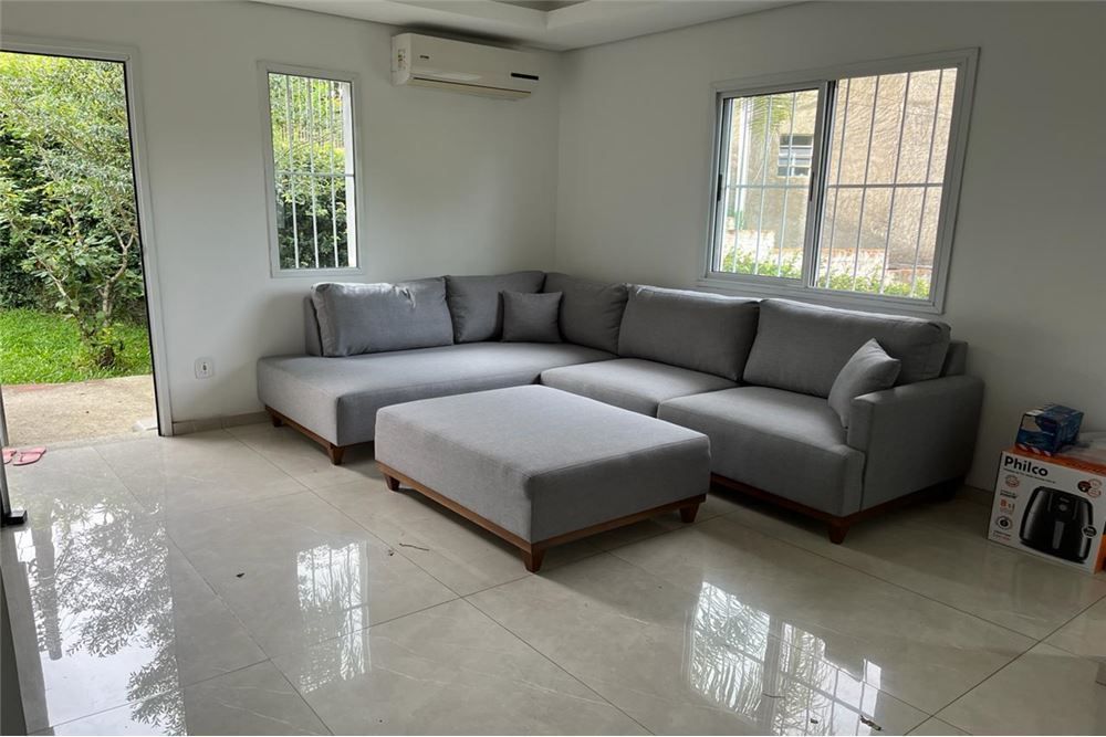 Casa à venda com 2 quartos, 109m² - Foto 1