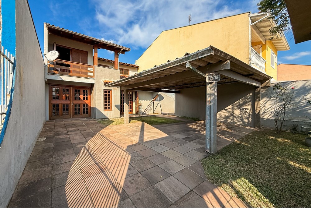 Casa à venda com 4 quartos, 251m² - Foto 1