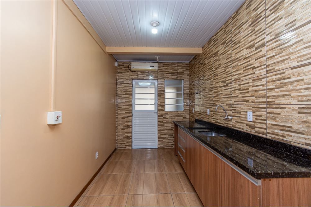 Casa à venda com 2 quartos, 96m² - Foto 2