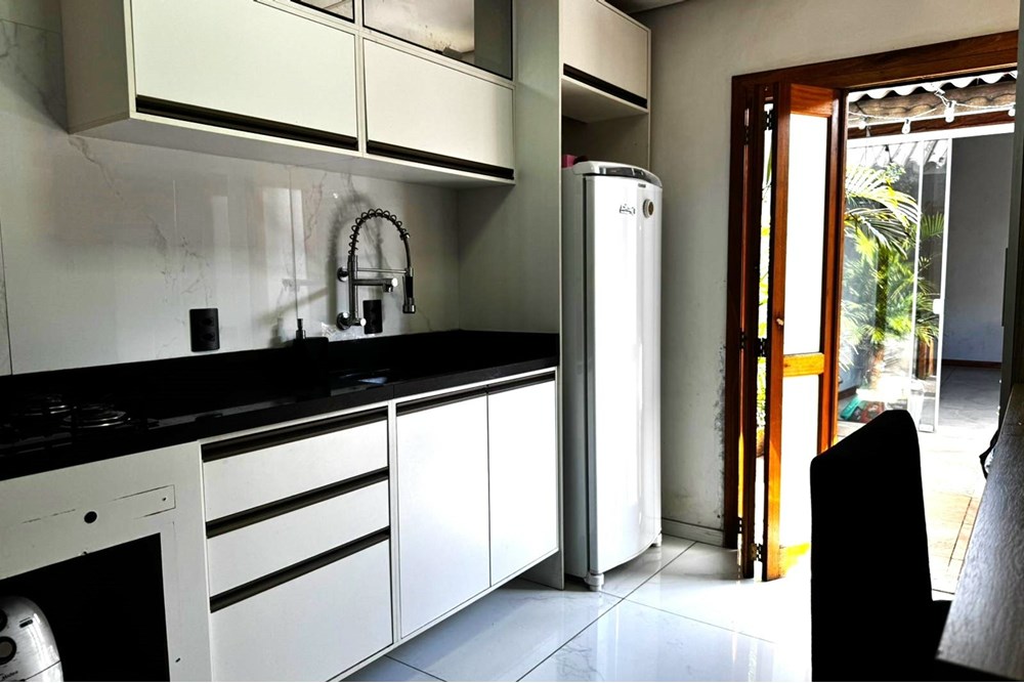 Casa à venda com 2 quartos, 75m² - Foto 3