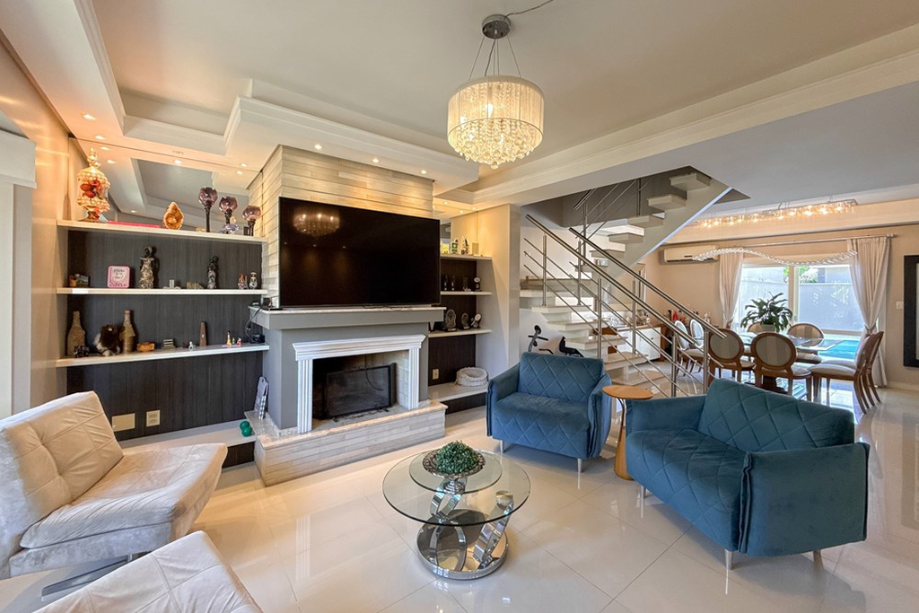 Casa, 4 quartos, 240 m² - Foto 1