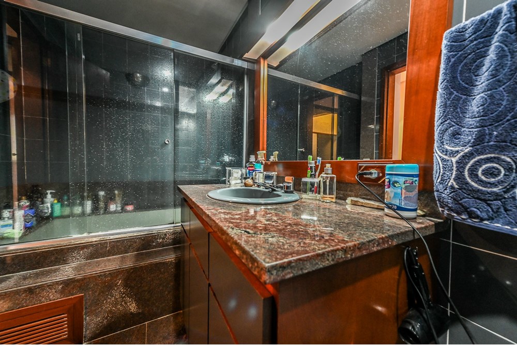 Casa de Condomínio à venda com 4 quartos, 241m² - Foto 9