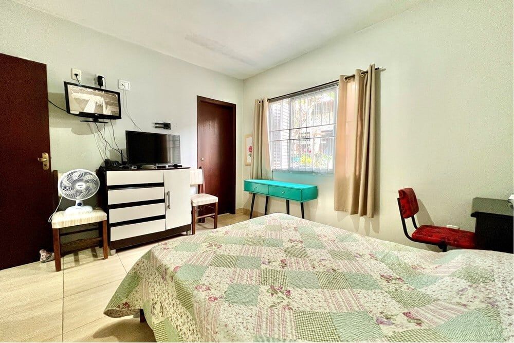 Casa à venda com 4 quartos, 226m² - Foto 2