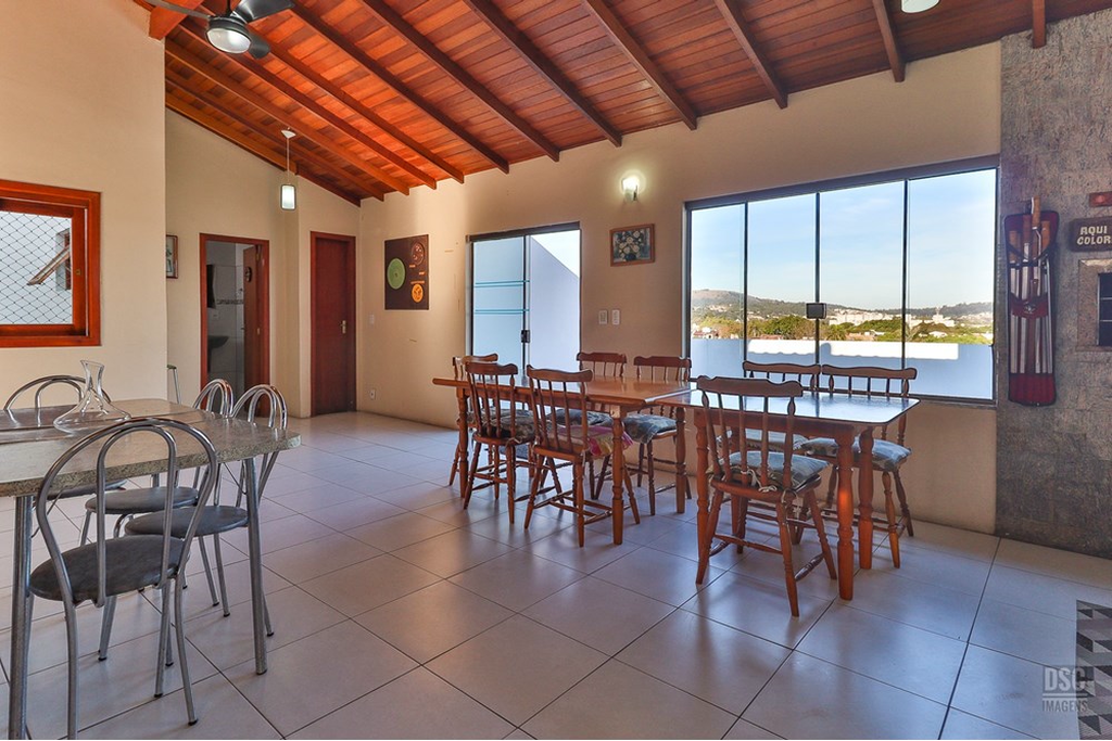 Casa à venda com 5 quartos, 382m² - Foto 2