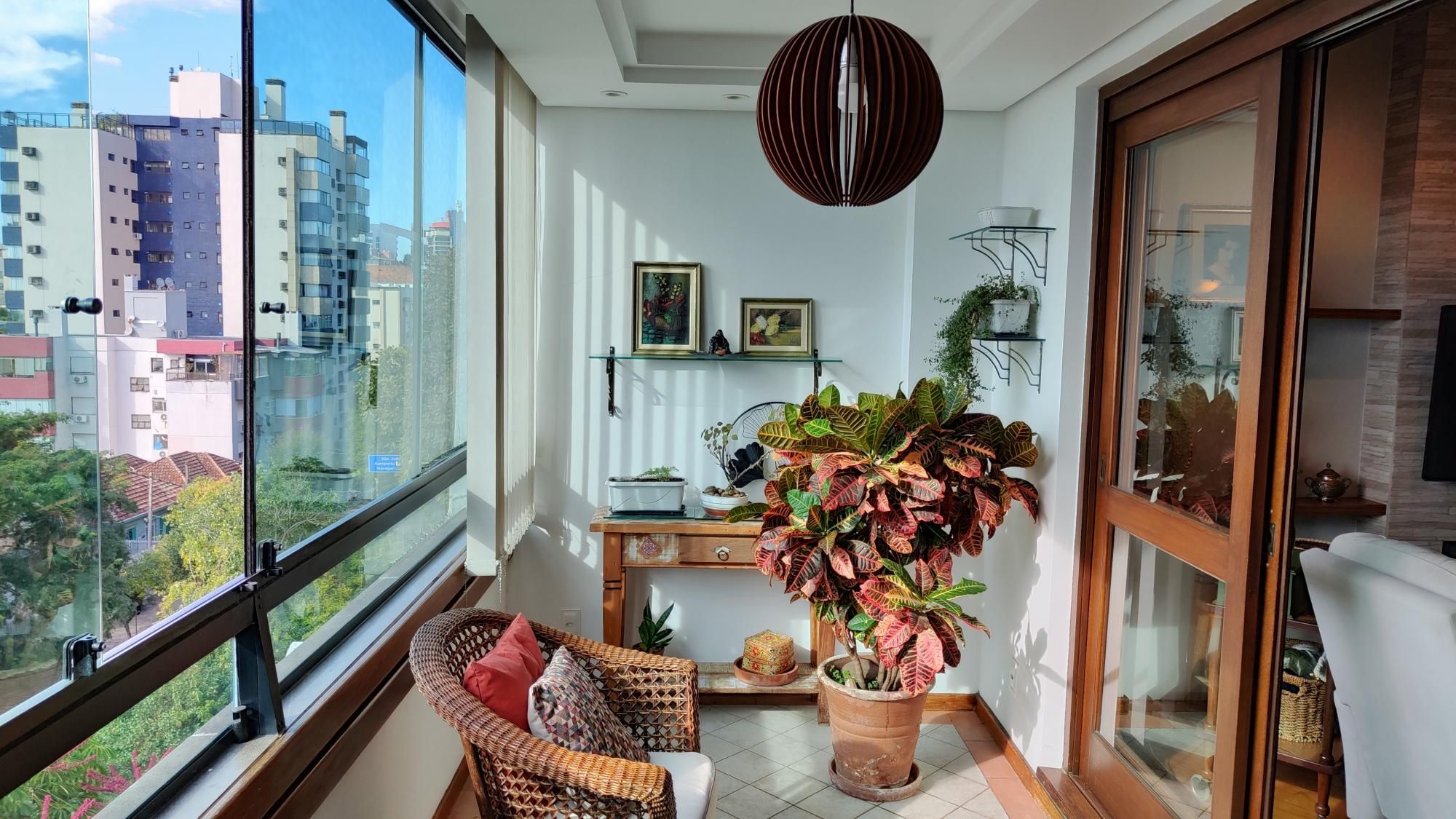 Apartamento, 2 dormitórios no bairro Higienópolis em Porto Alegre para Comprar