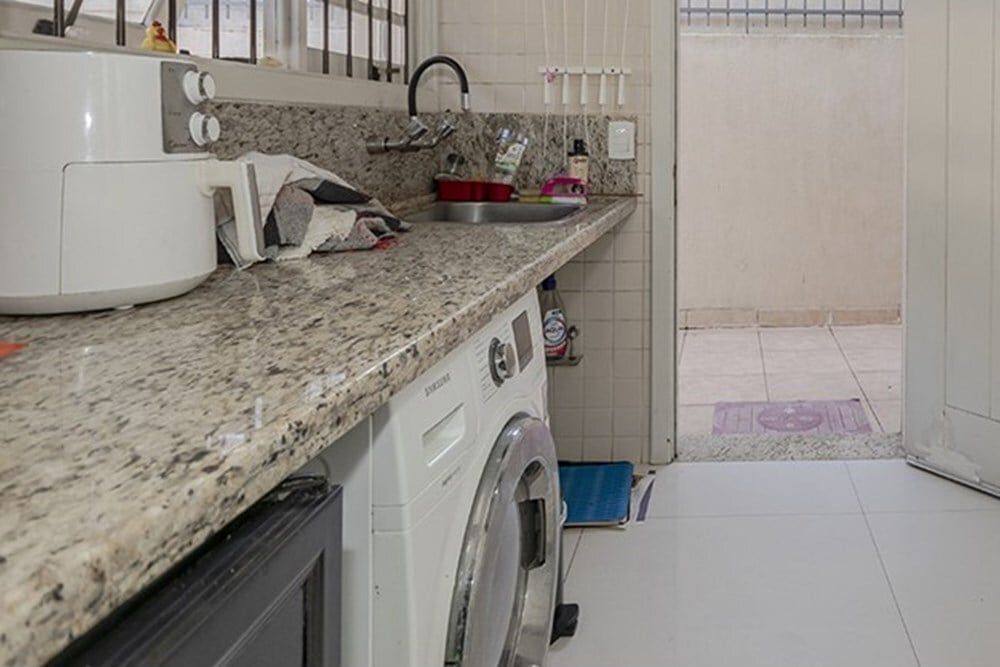 Casa à venda com 3 quartos, 303m² - Foto 2