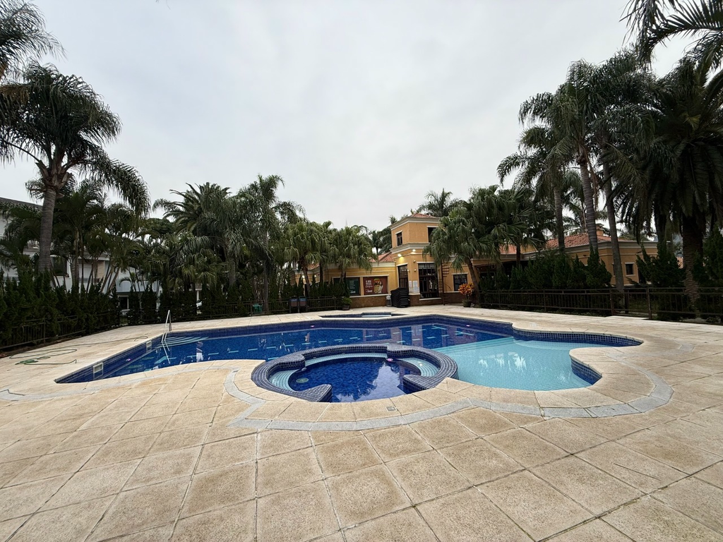 Casa de Condomínio à venda com 3 quartos, 197m² - Foto 2