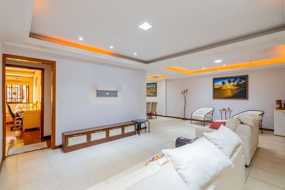 Casa à venda com 6 quartos, 373m² - Foto 4