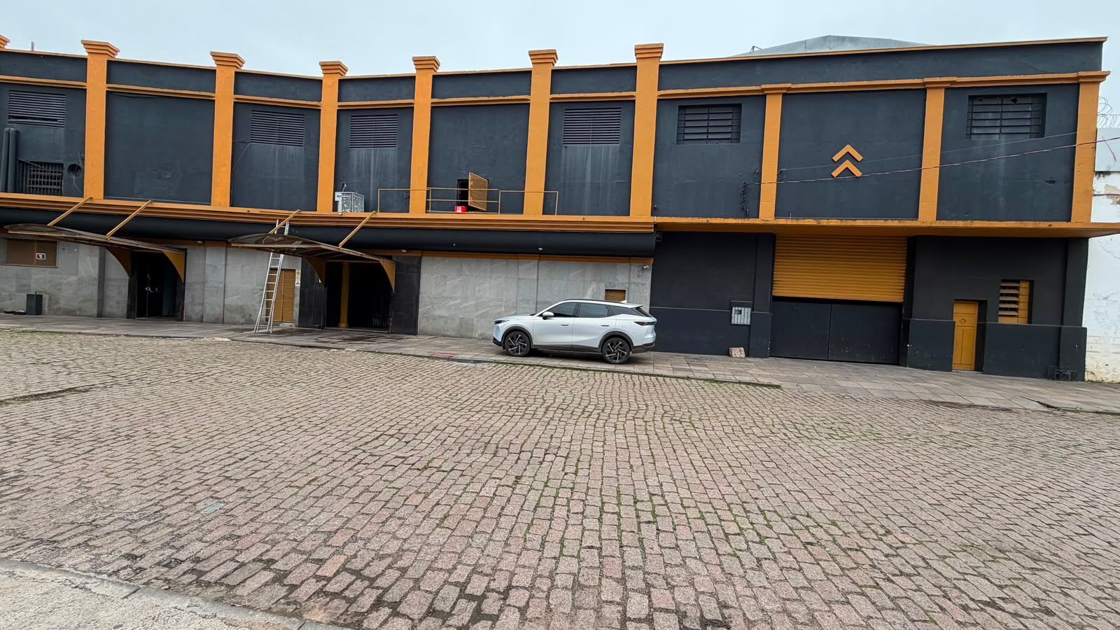 Prédio Inteiro, 2099 m² - Foto 1