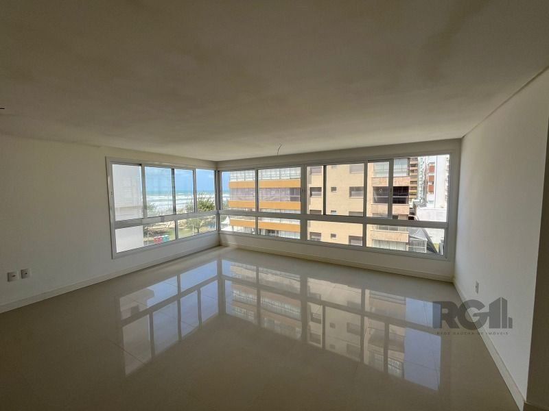 Apartamento à venda com 6 quartos, 300m² - Foto 2
