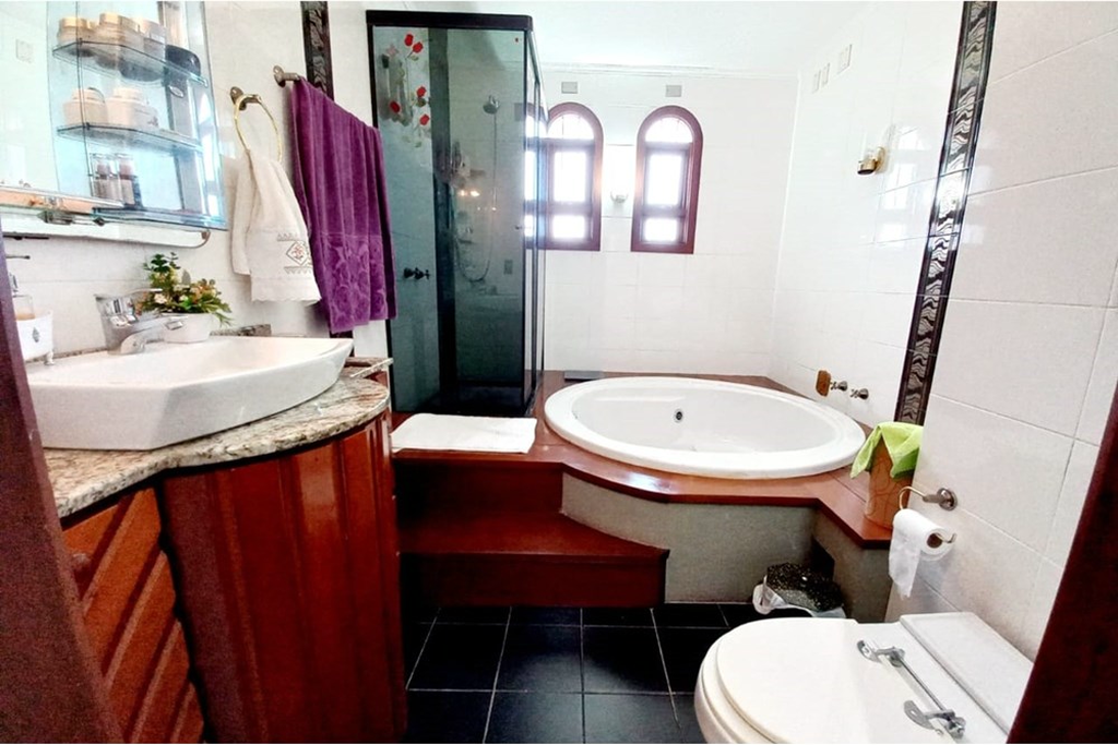 Casa à venda com 4 quartos, 321m² - Foto 2