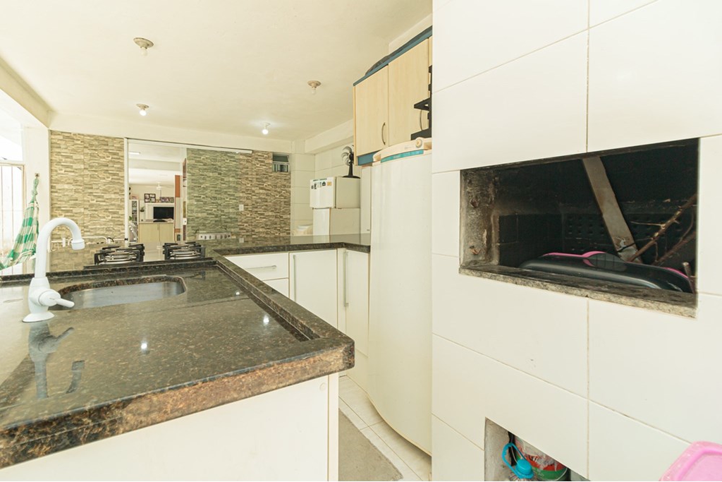 Casa à venda com 3 quartos, 178m² - Foto 11