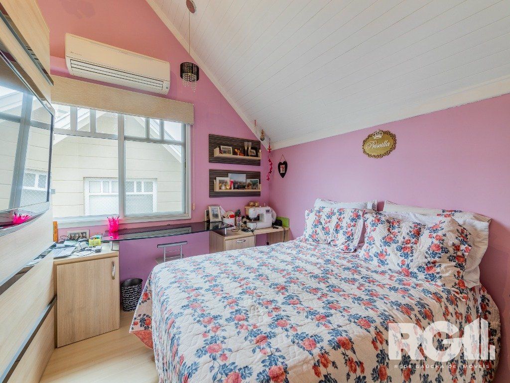 Casa de Condomínio à venda com 4 quartos, 258m² - Foto 2