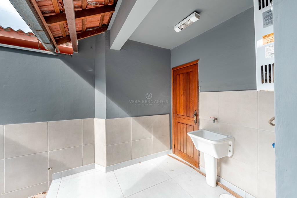 Casa à venda com 3 quartos, 239m² - Foto 3