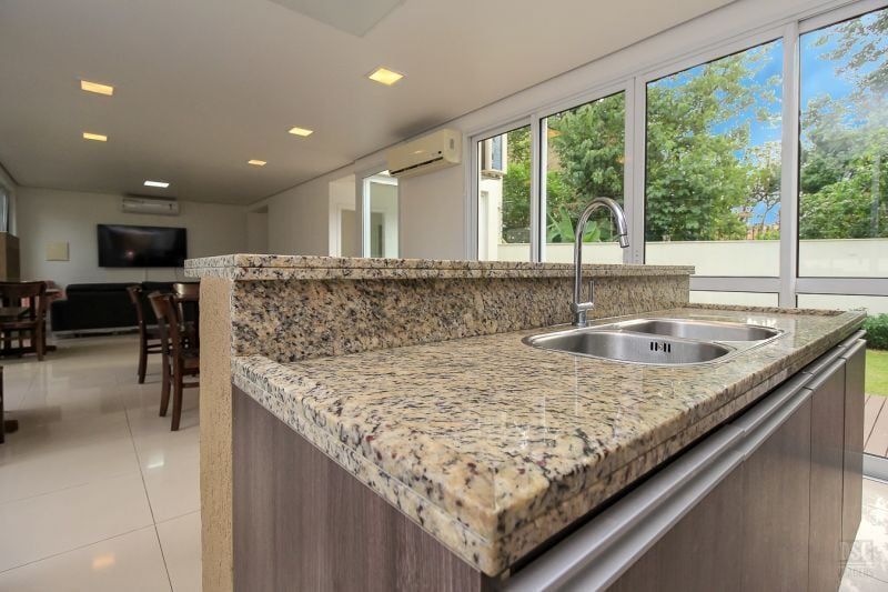 Casa à venda com 3 quartos, 179m² - Foto 2