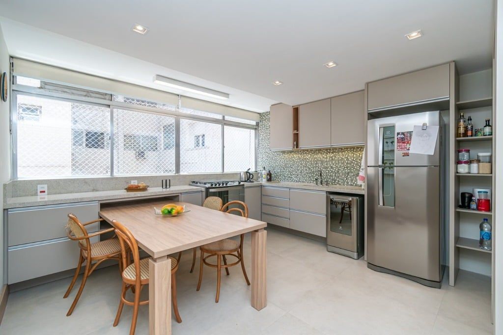 Apartamento à venda com 3 quartos, 121m² - Foto 3