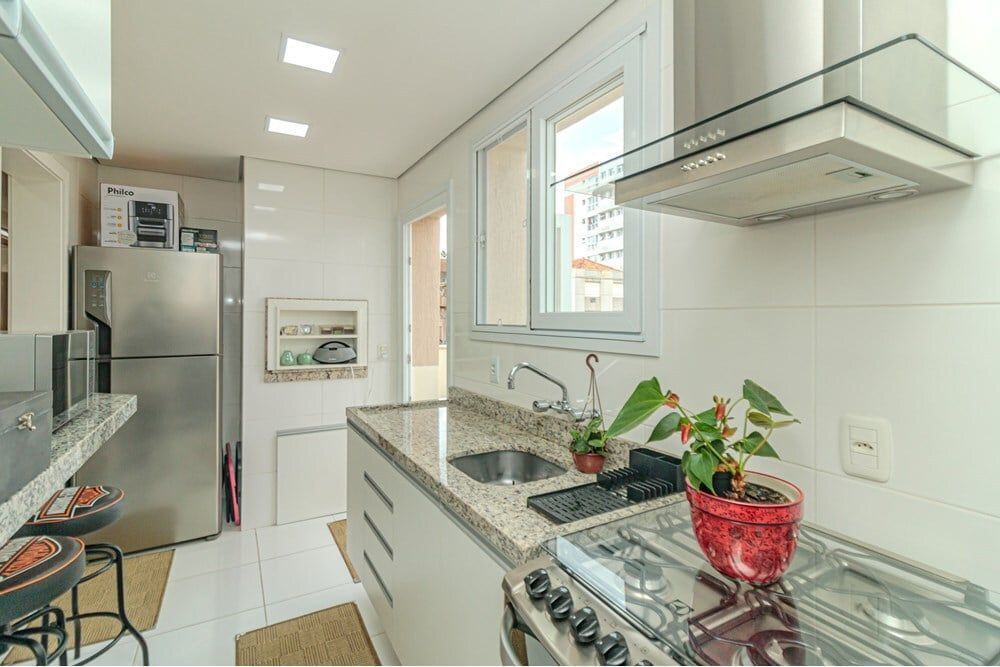 Apartamento à venda com 2 quartos, 75m² - Foto 2