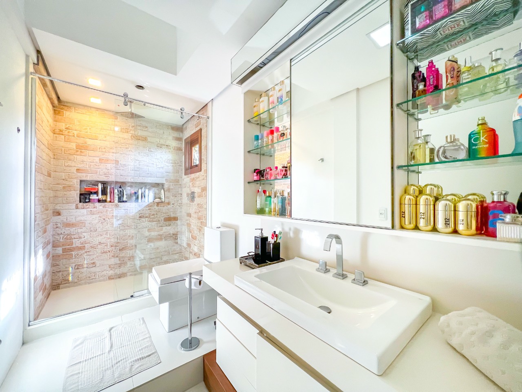 Casa de Condomínio à venda com 4 quartos, 631m² - Foto 2