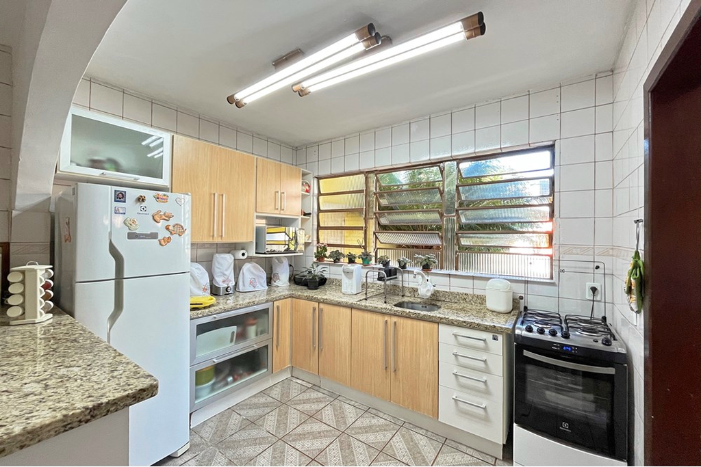 Casa à venda com 4 quartos, 205m² - Foto 3