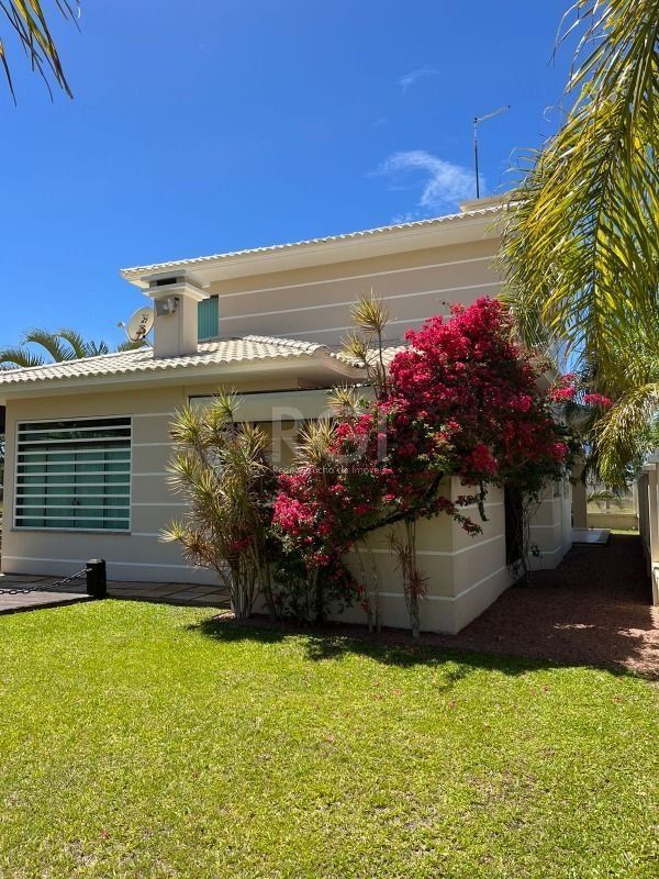 Casa à venda com 4 quartos, 320m² - Foto 2